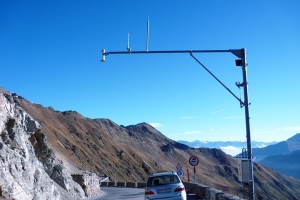 山区道路的积雪深度测量